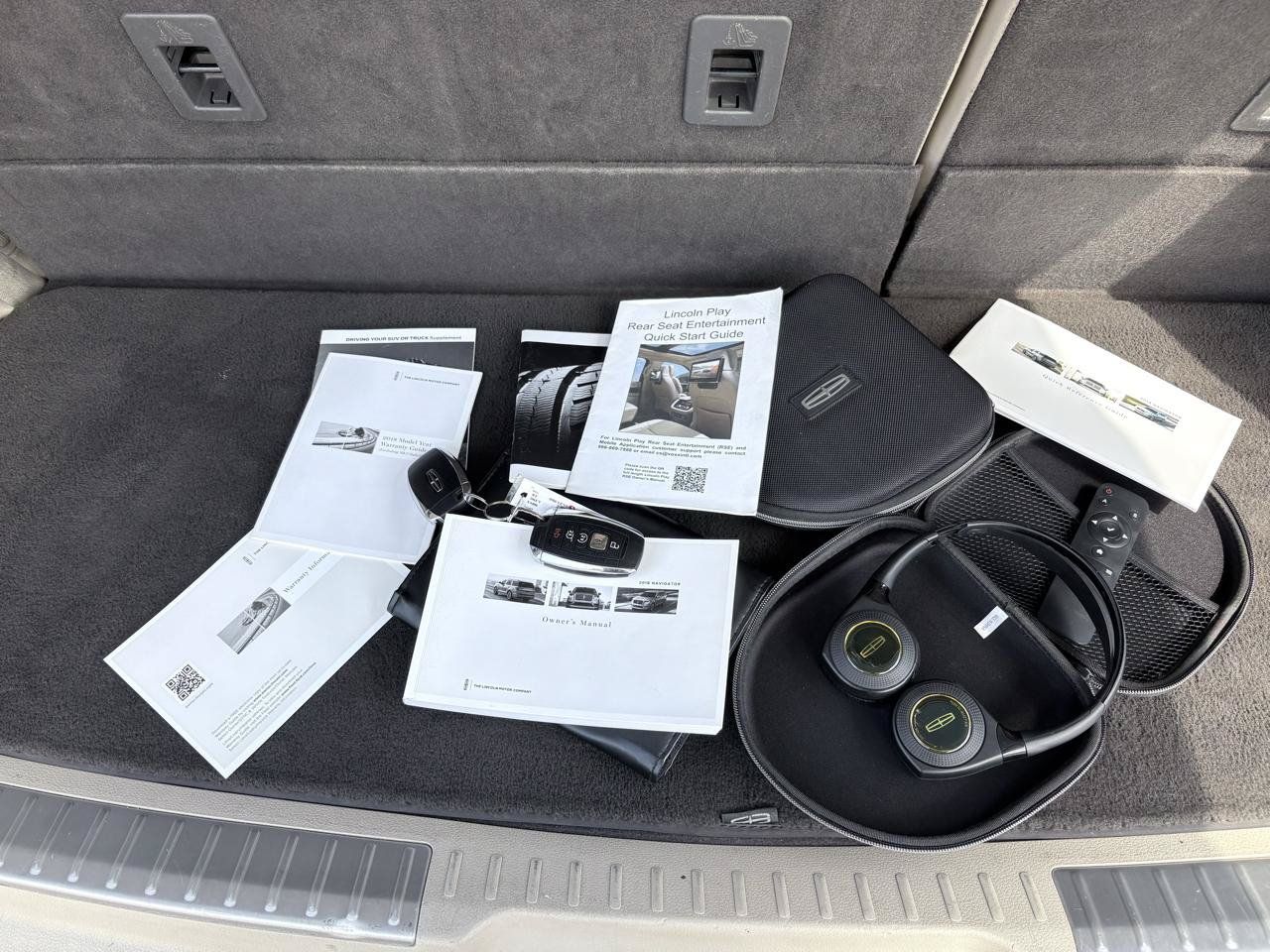 Used 2018 Lincoln Navigator Select w/ Technology Package RWD image 16