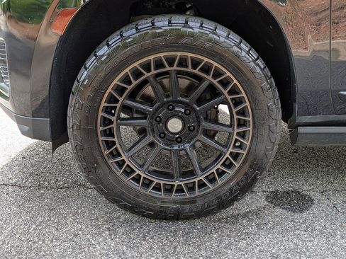 Used 2023 GMC Yukon XL Denali AWD/4WD image 10
