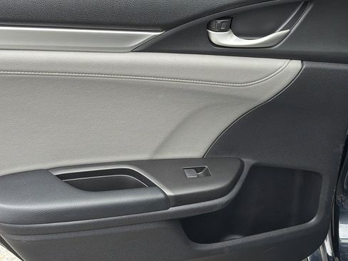Used 2019 Honda Civic EX-L image 9