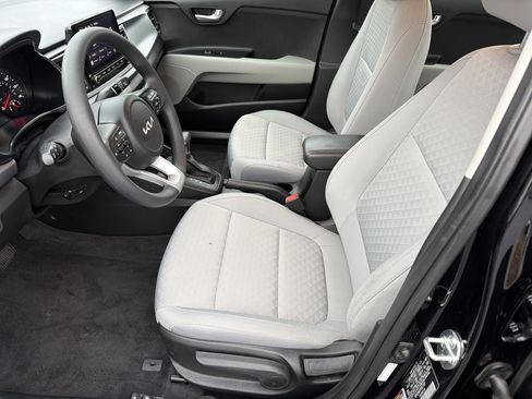 Used 2023 Kia Rio S image 9