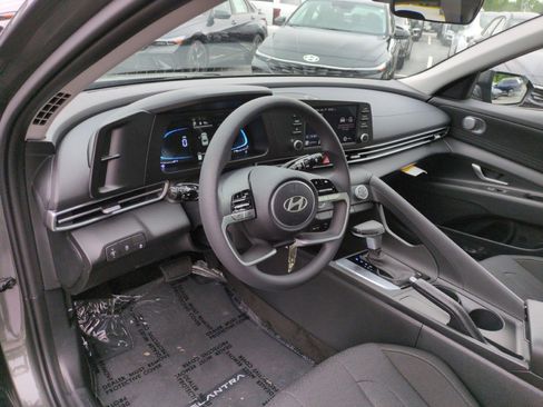 New 2026 Hyundai Elantra SE FWD image 18