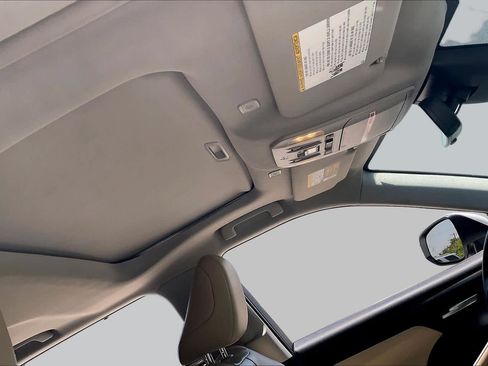 Used 2023 Toyota Highlander XLE FWD image 14