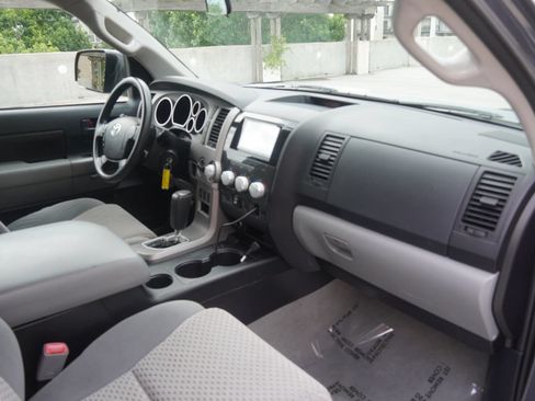 Used 2010 Toyota Tundra 4x4 Double Cab image 11