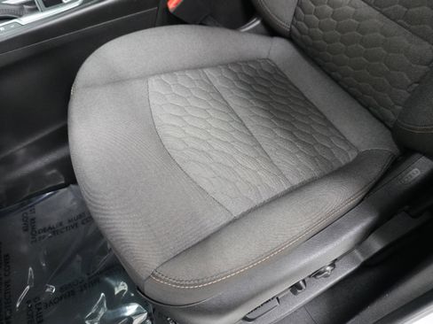 Used 2018 Chevrolet Equinox LT w/ Sun & Infotainment Package FWD image 12
