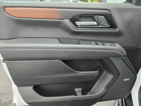 Certified 2025 GMC Yukon Denali image 16