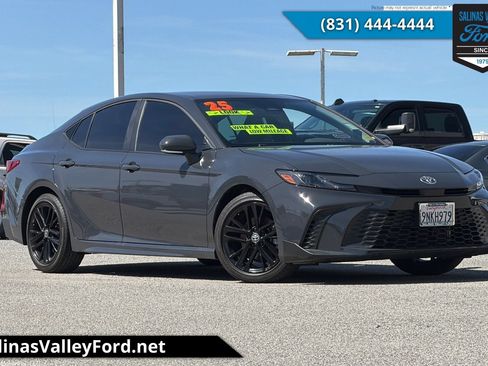 Used 2025 Toyota Camry SE w/ Convenience Package FWD image 1