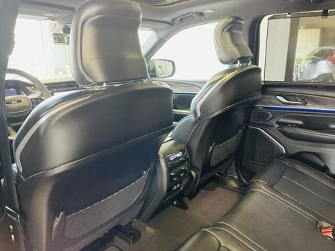 Used 2023 Jeep Grand Cherokee Overland w/ Luxury Tech Group IV AWD/4WD image 13