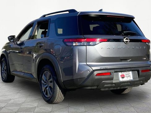 Used 2024 Nissan Pathfinder SV image 4