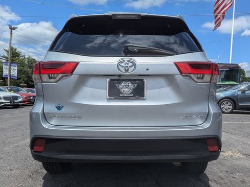 Used 2018 Toyota Highlander XLE AWD/4WD image 9