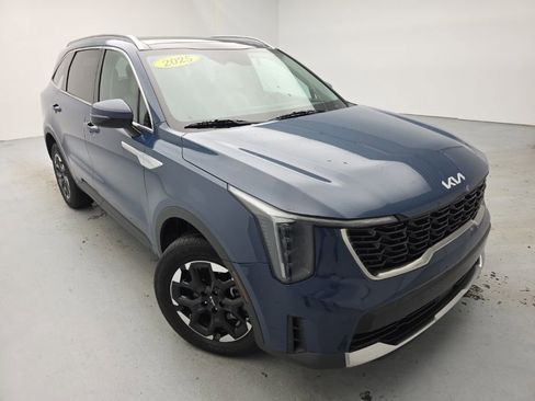Used 2025 Kia Sorento S w/ Panoramic Sunroof Package AWD/4WD image 3