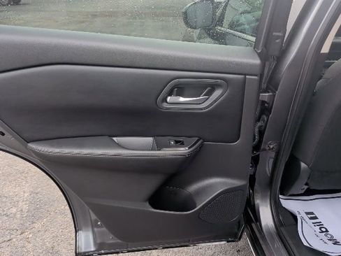 Used 2025 Nissan Rogue SV image 13