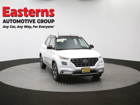 Used 2025 Hyundai Venue Limited FWD image 50