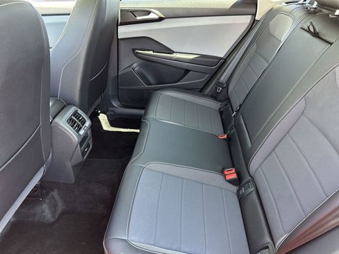 Certified 2022 Volkswagen Taos SE w/ Panoramic Sunroof Package FWD image 15