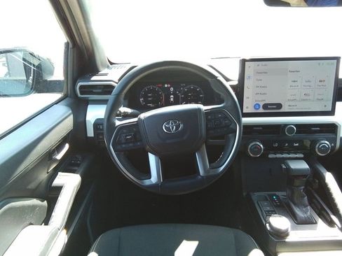 Used 2024 Toyota Tacoma TRD Off-Road image 12