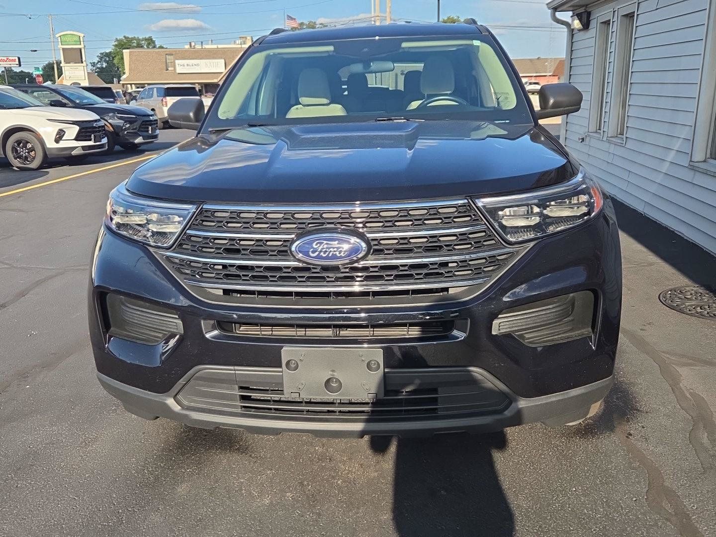 Used 2023 Ford Explorer XLT AWD/4WD image 6