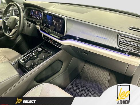 Used 2024 Volkswagen Atlas Cross Sport SEL Premium R-Line image 31