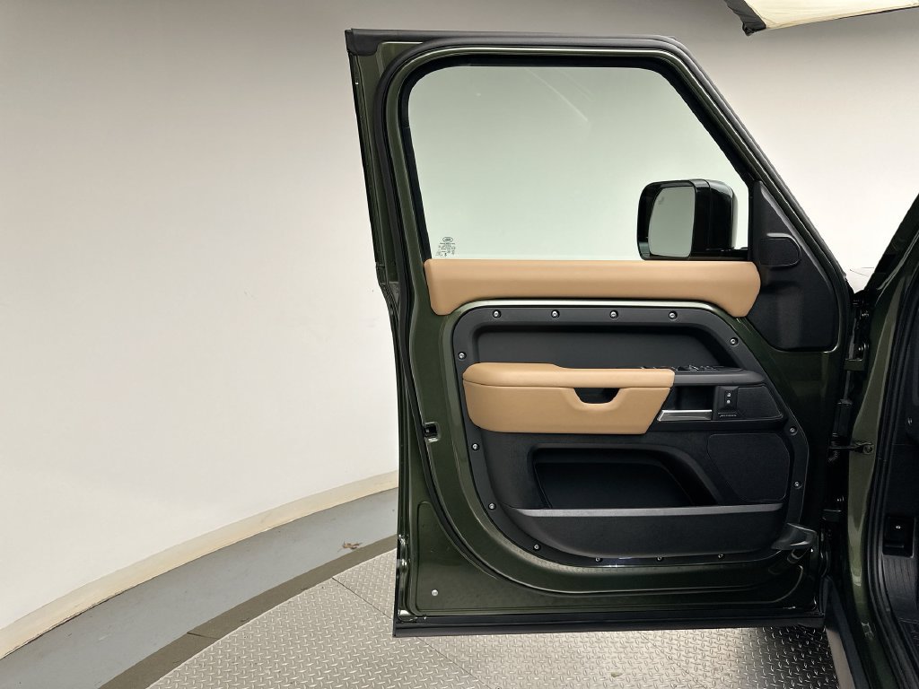 New 2026 Land Rover Defender 110 S AWD/4WD image 9
