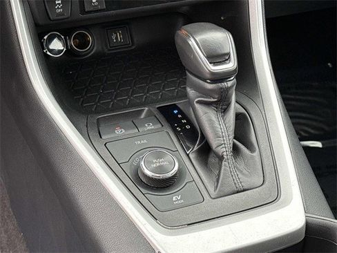 Used 2023 Toyota RAV4 SE image 23