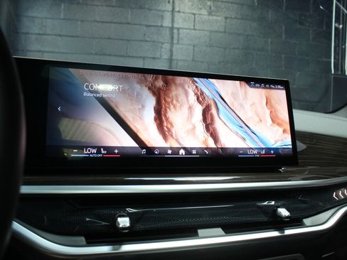 Used 2024 BMW X5 sDrive40i w/ M Sport Package image 84