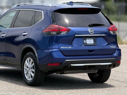 Used 2018 Nissan Rogue SV AWD/4WD image 16