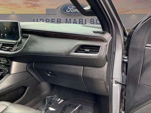 Used 2022 Chevrolet Suburban Z71 w/ Luxury Package AWD/4WD image 17