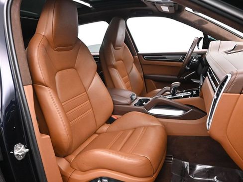 Used 2021 Porsche Cayenne Turbo w/ Premium Package Plus AWD/4WD image 26