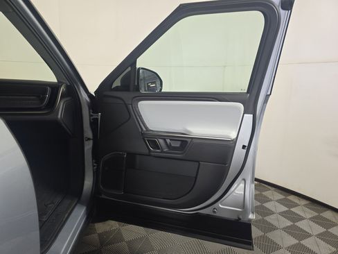 Used 2023 Rivian R1T Launch Edition image 18