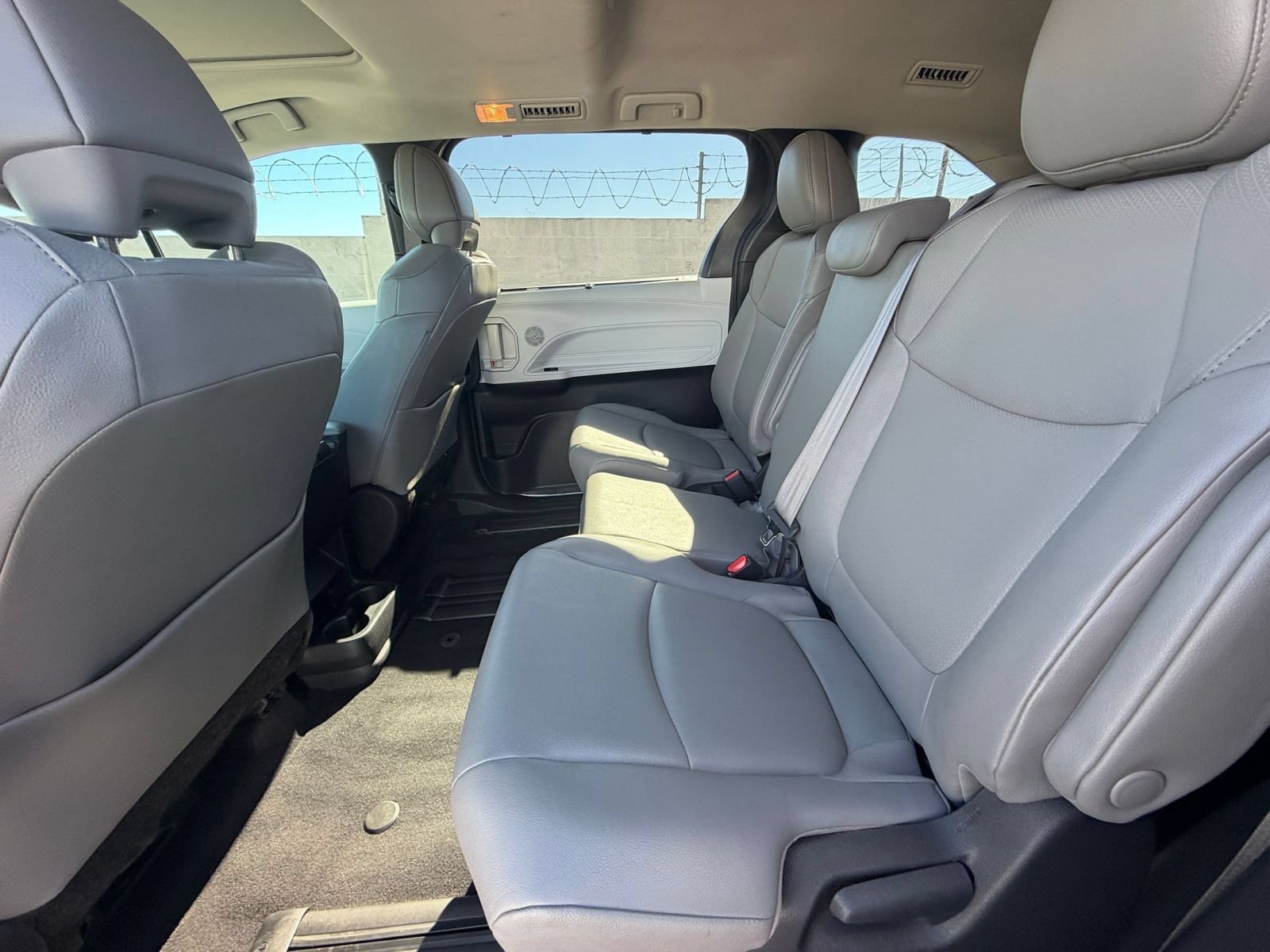 Used 2025 Toyota Sienna XLE FWD image 26