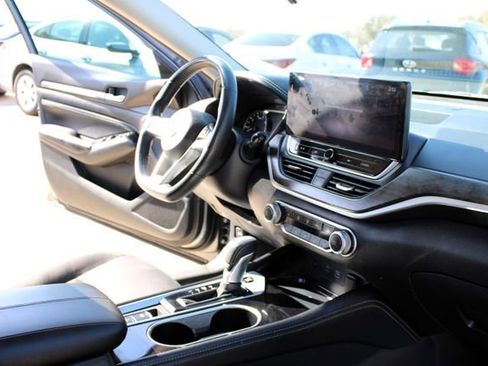 Used 2023 Nissan Altima 2.5 SV w/ SV Premium Package FWD image 43