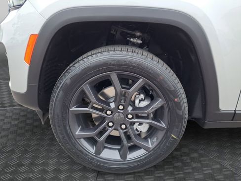 New 2025 Jeep Grand Cherokee Limited image 23