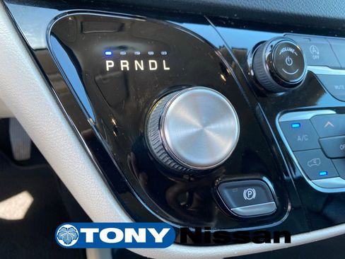 Used 2021 Chrysler Voyager Lxi image 17