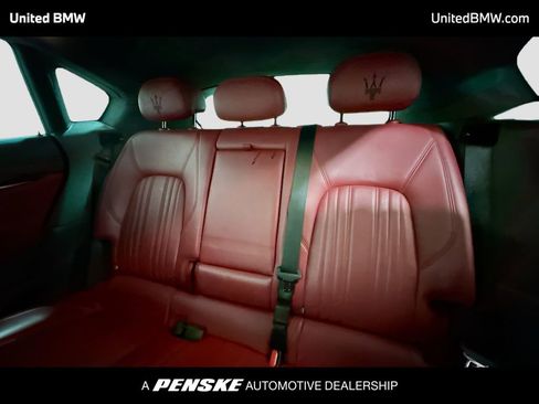 Used 2021 Maserati Levante image 13