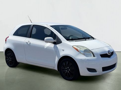 Used 2011 Toyota Yaris 2-Door Hatchback w/ Convenience Pkg FWD image 5