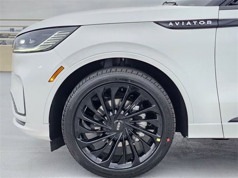 New 2026 Lincoln Aviator Reserve image 9