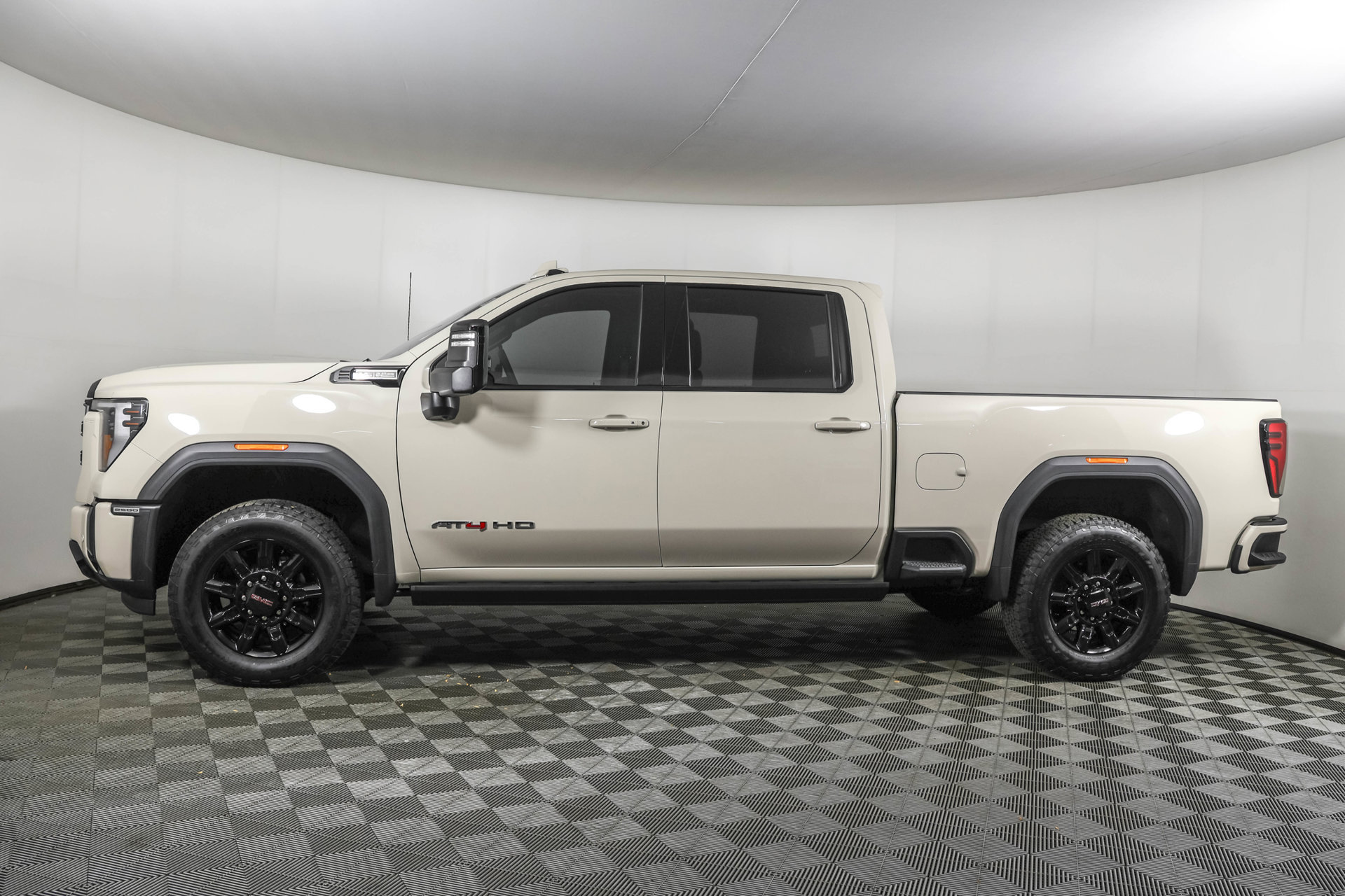 Used 2026 GMC Sierra 2500 AT4 w/ AT4 Premium Plus Package AWD/4WD image 18
