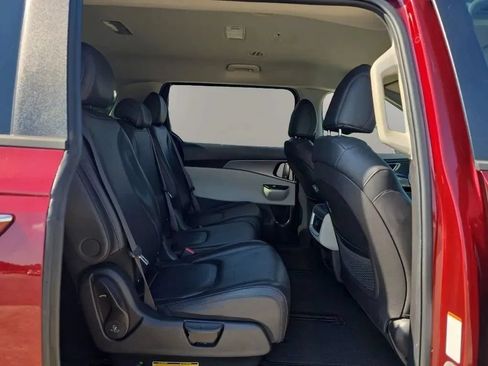 Used 2023 Kia Carnival LX w/ Paint Protection Package FWD image 42