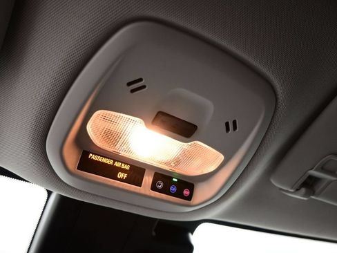 Used 2025 Chevrolet Trax LT FWD image 23
