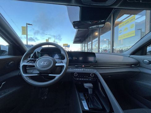 Used 2025 Hyundai Elantra SEL image 34