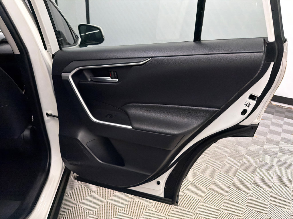 Used 2019 Toyota RAV4 XLE Premium FWD image 17