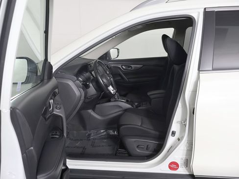 Used 2019 Nissan Rogue SV w/ Premium Package AWD/4WD image 28