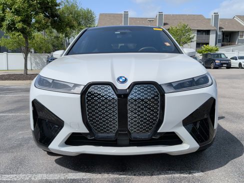 Used 2024 BMW iX xDrive50 w/ Premium Package AWD/4WD image 5