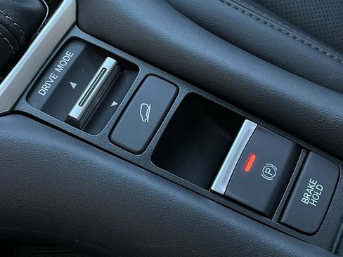 Used 2025 Honda HR-V EX-L image 36