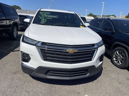 Used 2022 Chevrolet Traverse LT FWD image 2