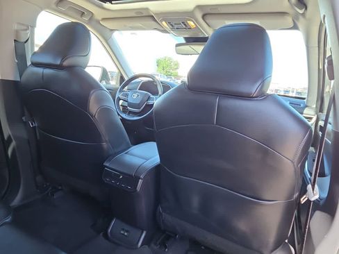 Used 2023 Toyota Highlander XLE FWD image 16