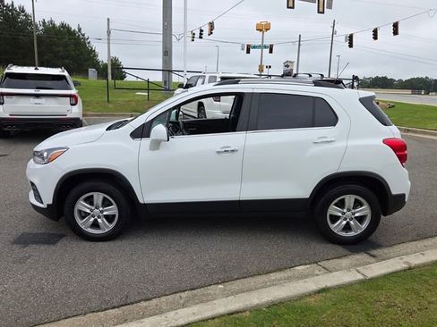 Used 2019 Chevrolet Trax LT w/ LT Convenience Package AWD/4WD image 4