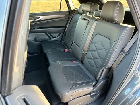 Used 2025 Volkswagen Atlas Cross Sport SE image 21