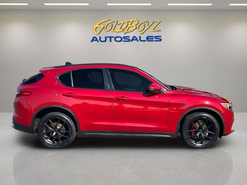 Used 2018 Alfa Romeo Stelvio Ti Sport image 2