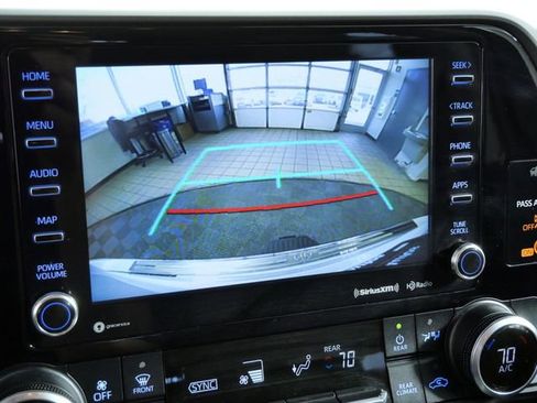 Used 2022 Toyota Highlander LE image 25