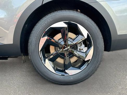 Certified 2025 Kia Sorento EX FWD image 30