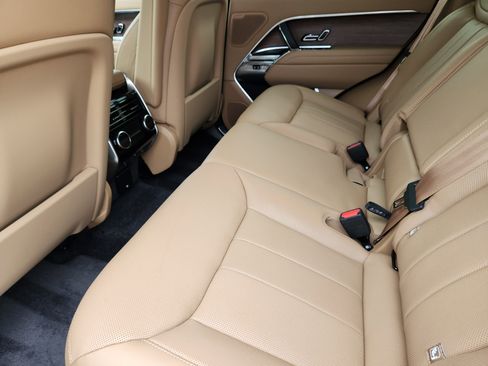 New 2026 Land Rover Range Rover SE image 30